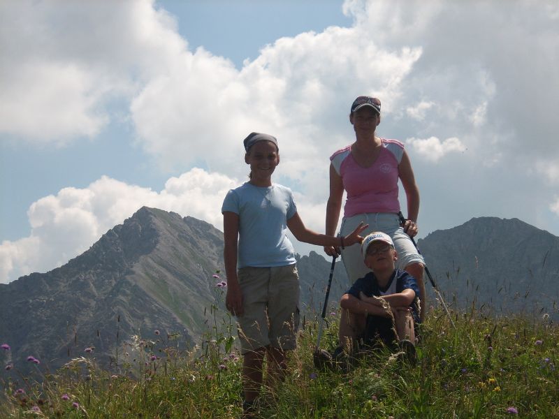 Familie Hosp beim Wandern